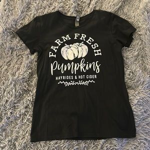 Women’s Fall pumpkin tee. Size M